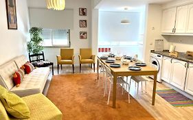 Almada Big Flat Next To Lisbon And Caparica Beach