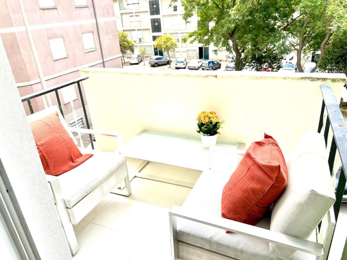 Almada Big Flat Next To Lisbon And Caparica Beach Extérieur photo