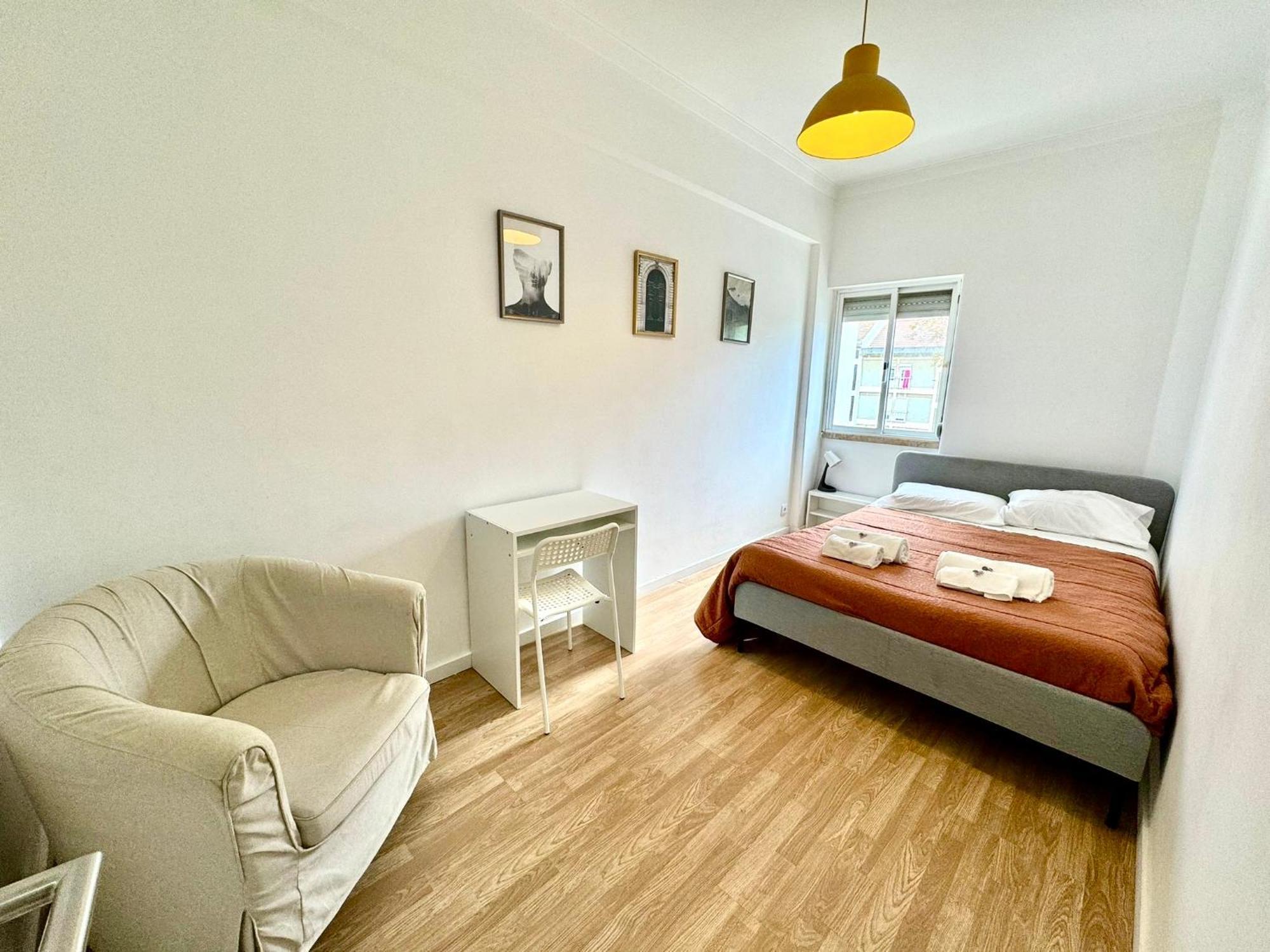 Almada Big Flat Next To Lisbon And Caparica Beach Extérieur photo