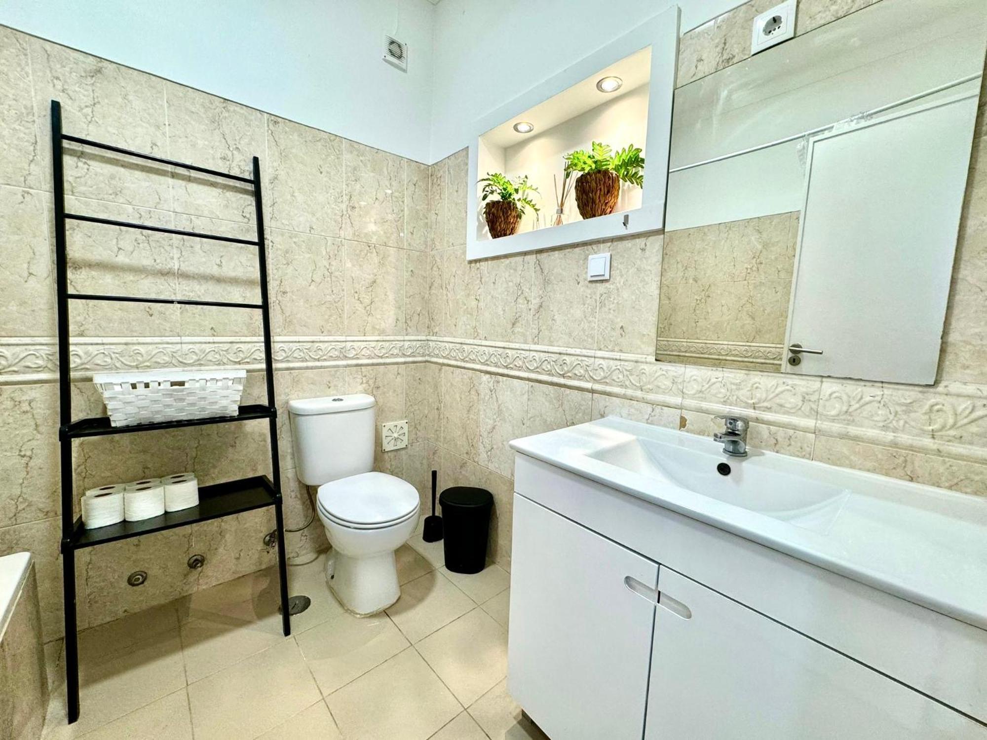 Almada Big Flat Next To Lisbon And Caparica Beach Extérieur photo