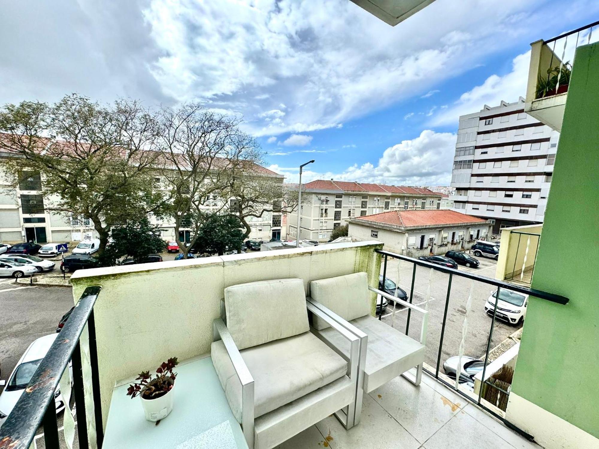 Almada Big Flat Next To Lisbon And Caparica Beach Extérieur photo